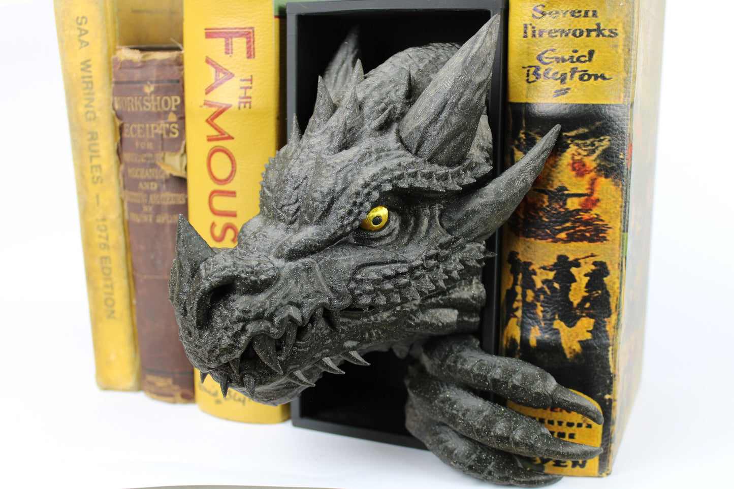 Dragon book nook