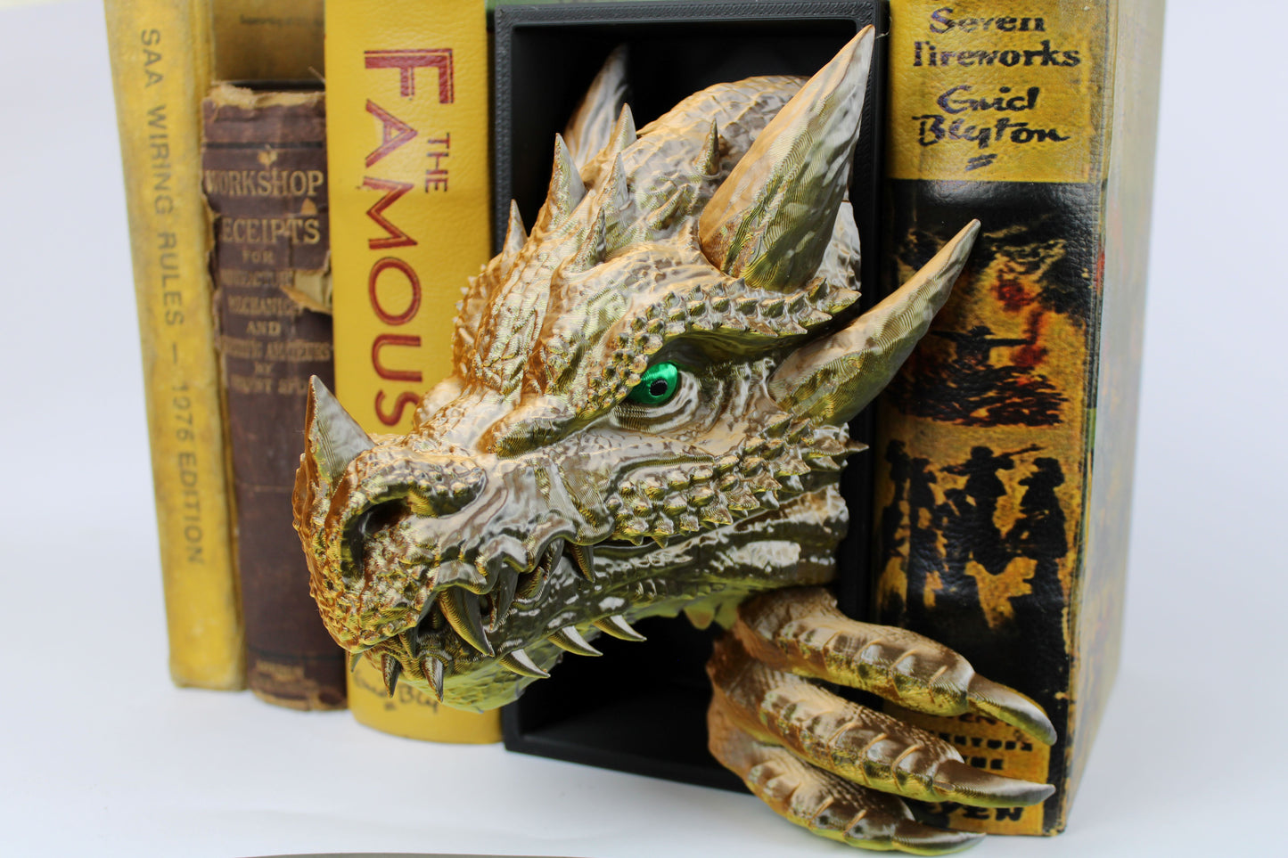 Dragon book nook